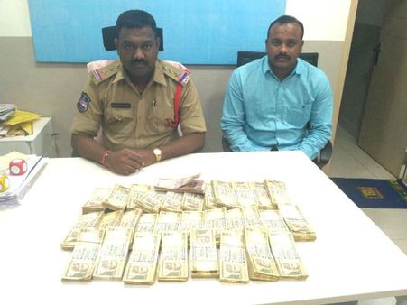 చెత్తకుండీలో రూ.16లక్షలు: అన్నీ రద్దయిన నోట్లే.. చెత్త కోసం వెళ్తే ఇలా?