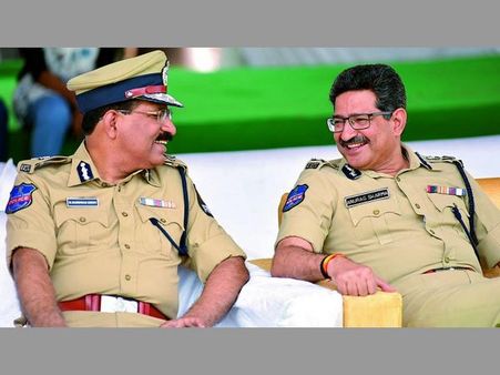 అనురాగ్ శర్మ వారసుడెవరు: హైదరాబాద్ కొత్వాల్ చాన్స్ ఇస్తారా?