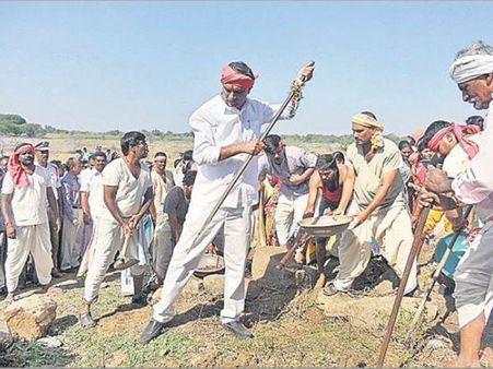 మిషన్ కాకతీయ ఎఫెక్ట్: నల్గొండలో వెనుకబాటు.. నత్తనడకన పనులు