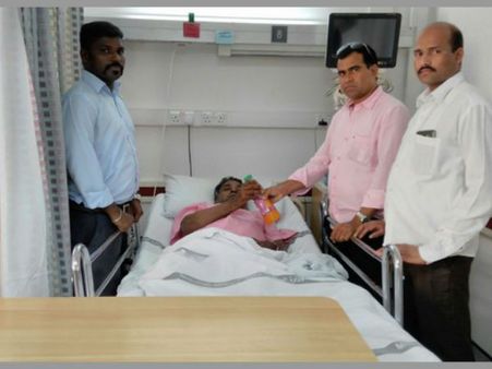 గల్ఫ్ బాధితుడికి ఎన్నారై టీఆర్ఎస్ సెల్ చేయూత..