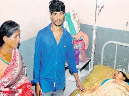 షాక్: డాక్టర్ సెల్‌ఫొన్‌లో చెబితే.. నర్సులు ఆపరేషన్‌ చేశారు, బిడ్డ మృతి