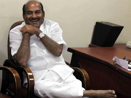 జెసి దివాకర్‌రెడ్డికి బాబు షాక్: ఆ వివాదాన్ని పరిష్కరించుకోవాల్సిందే