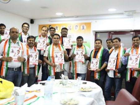  'గడీల పాలన -తాకట్టులో తెలంగాణ': ఎన్నారై కాంగ్రెస్ పుస్తకావిష్కరణ..