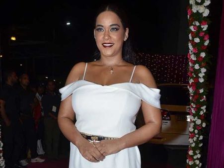 కుదిపేస్తున్న డ్రగ్స్: ముమైత్ ఖాన్ స్పందన