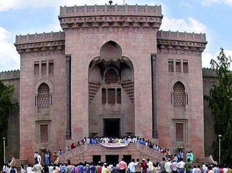 ఉస్మానియా వర్సిటీలో నాన్ బోర్డర్స్‌కు షాక్: 4రోజులే టైమ్!