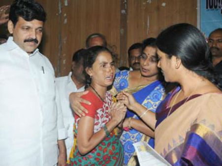 టీడీపీకి షాక్: భోరున ఏడ్చిన జడ్పీటీసీ, ఇన్ని అవమానాలా!, ఇక నావల్ల కాదంటూ..