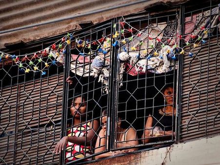 పడక సుఖం కోసం వెళ్లి!: వేశ్యతో ప్రేమలో.. కదిలించే ప్రేమకథ..