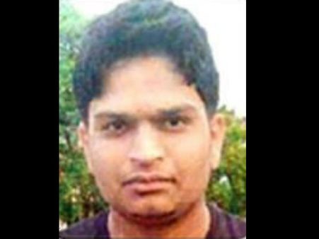 రక్తపు మడుగులో టెక్కీ: సెల్ఫీలు, వీడియోలతో ప్రాణం తీసిన జనం