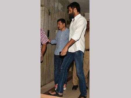 తట్టుకోలేక ఏడ్చేసిన సుబ్బరాజు?: బీపీ ఎందుకు డౌన్ అయింది.. విచారణ ఏ రేంజ్‌లో ఉందంటే?