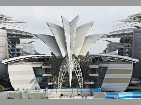 టీసీఎస్ మూసివేతను నిరసిస్తూ