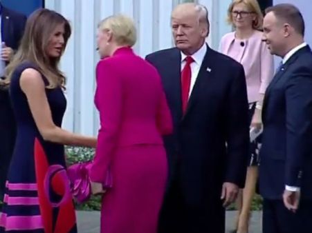 మరో ‘షేక్‌’హ్యాండ్: ట్రంప్‌కు షాకిచ్చిన పోలాండ్ తొలి మహిళ(వీడియో)