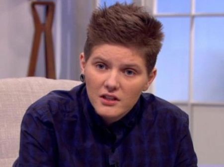 పాపకు జన్మనిచ్చిన యువకుడు, ఎక్కడంటే?