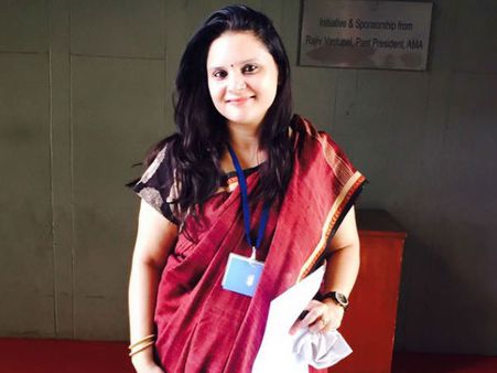 జీఎస్ టీలో నాలుగేళ్ల ముందే పీహెచ్ డీ పూర్తి చేసిన లేడీ; ఆమె తండ్రి ఎవరంటే ? ఎలా !