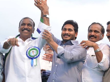 నంద్యాలకు ఉపఎన్నిక: జగన్‌కు గట్టి షాక్, టిడిపిలో చేరిన గంగుల, అందుకేనా?