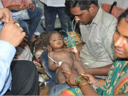 సీఎంతో మృత్యుంజయుడు: చిన్నారి చంద్రశేఖర్‌కు రూ.2 లక్షల ఫిక్స్‌డ్ డిపాజిట్