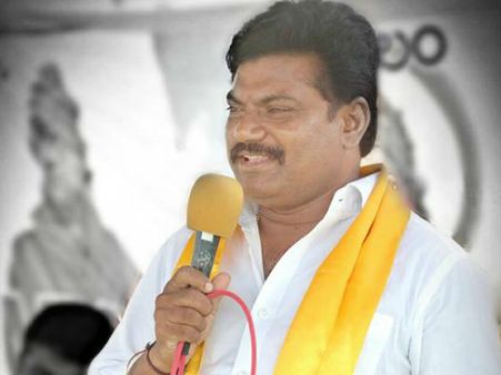 నంద్యాలలో మళ్లీ కలకలం: అభిరుచి మధు కారుపై ఎటాక్.. ఎవరు?