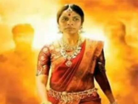 నంద్యాలలో పోస్టర్లు: 'ఏ పశుపతి ఆటలు సాగవ్.. జేజమ్మ అఖిలప్రియ'