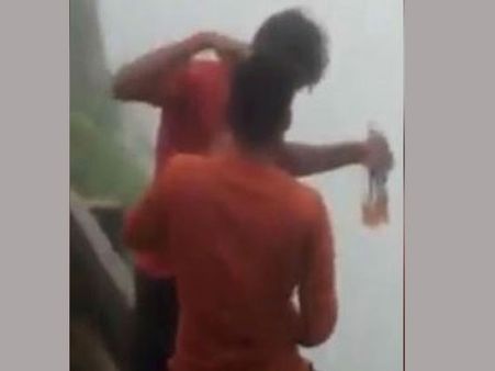 మద్యం మత్తులో 2,000 ఫీట్ల లోయలో పడి స్నేహితులు మృతి (వీడియో)