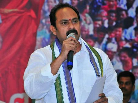 సదావర్తి భూముల కేసులో మరో మలుపు: ఆళ్ల రామకృష్ణా రెడ్డికి హైకోర్టులో షాక్, కానీ