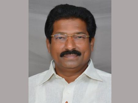 తెల్లారితే కొడుకు పెళ్ళి: బోరుబావిలో పడిన చిన్నారి కోసం ఎమ్మెల్యే తాపత్రయం