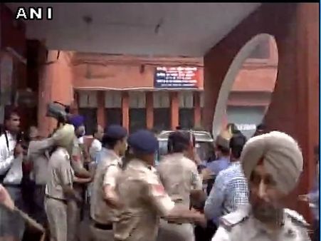 ఐఏఎస్ అధికారి కుమార్తెకు వేధింపులు: హరియాణా బీజేపీ చీఫ్ కొడుకు వికాస్ అరెస్టు !