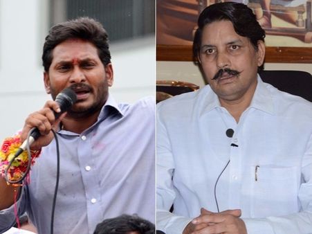 జగన్‌కు చీవాట్లు పెట్టడానికి తగిన కేసని ఈసీ: నోటీసు ఆలస్యం ఎందుకంటే?