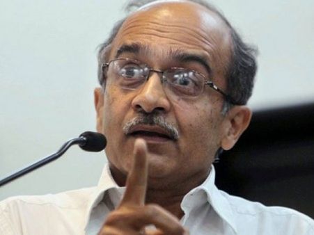 ఆధార్‌పై సుప్రీం తీర్పు కేంద్రానికి శరాఘాతం: ప్రశాంత్‌భూషణ్