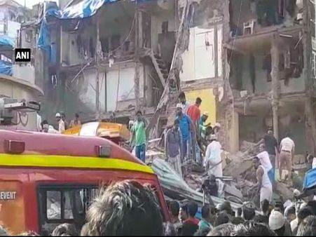 ముంబైలో కూలిన ఐదంతస్తుల భవనం, 19 మంది మృతి: 971 బిల్డింగ్‌లకు ప్రమాదం