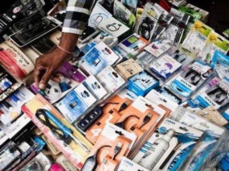 కారణమిదే: చైనా వస్తువుల తక్కువ ధరకు