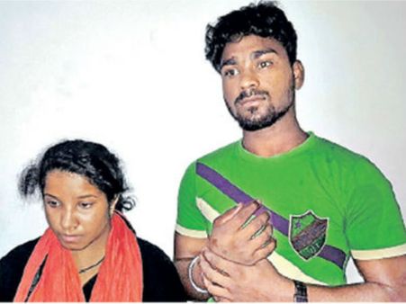 నడిరోడ్డుపై యువ జంట వీరంగం: కారు యజమాని, పోలీసులపై దాడి