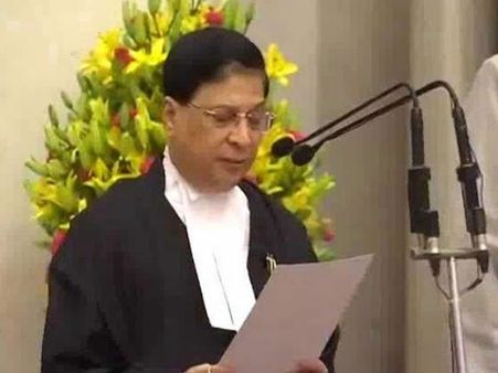 భారత 45వ చీఫ్ జ‌స్టిస్ గా దీప‌క్ మిశ్రా ప్ర‌మాణ స్వీకారం