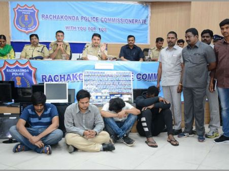 భారీ డ్రగ్స్ రాకెట్ గుట్టురట్టు: నైజీరియన్‌తోపాటు ముగ్గురి అరెస్ట్, ‘రేవ్‌పార్టీలు’