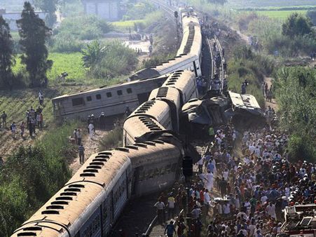 ఘోర రైలు ప్రమాదం: 44మంది మృతి, 180మందికి గాయాలు