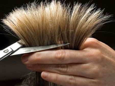 బాలికల హాస్టల్లో కలకలం: రాత్రిపూట జుట్టు కత్తిరింపు.. ఎవరై ఉంటారు?