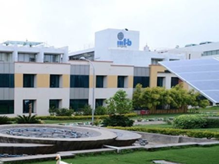 ఏడు అంతస్తుల నుంచి దూకి ఐఐటీ విద్యార్థి ఆత్మహత్య, యువకుడిది ఆంధ్రా, చదువులో ఫస్ట్!