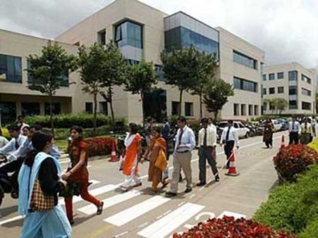 టెక్కీలకు శుభవార్త: భారీగా ఉద్యోగులను నియమించుకోనున్న ఐటీ కంపెనీలు