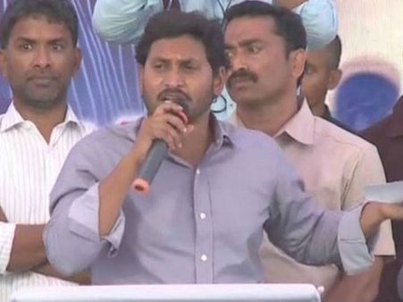 రోడ్డుపై కాల్చినా ఫర్వాలేదనిపిస్తుంది, నేనే అలా చెబితే: బాబుపై ఊగిపోయిన జగన్