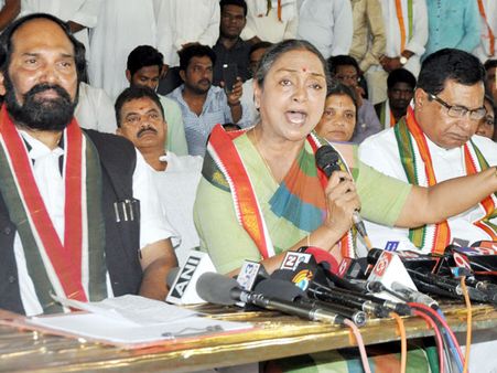 బ్రోతల్ కేసులు అంటూ ఏడ్చేశారు: మీరా కుమార్ కంటతడి, ఇలాంటి తెలంగాణ కోరుకోలేదు