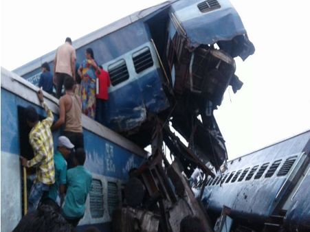 యూపీలో ఘోర రైలు ప్రమాదం... 23 మంది మృతి, 40 మందికి గాయాలు