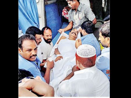 దామోదర్ రెడ్డికి అస్వస్థత, తలకు గాయం: ఆస్పత్రికి తరలింపు