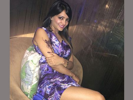 ఎర్ర చందనం స్మగ్లర్, మోడల్ సంగీతా చటర్జీ ఆత్మహత్యాయత్నం