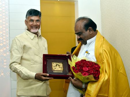 చంద్రబాబును కలిసిన తెలంగాణ స్పీకర్ మధుసూదనా చారి