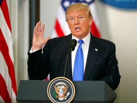 ఐదేళ్ల వరకు సంక్షేమం లేదు: వలసదారులకు షాకిచ్చిన ట్రంప్