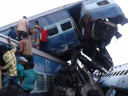 నిర్లక్ష్యమే ఇంత పని చేసిందా? ఉత్కల్ రైలు ప్రమాద ఘటనలో నలుగురు అధికారులపై వేటు