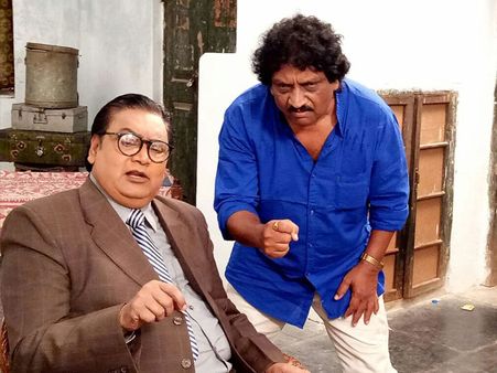 అంబేద్కర్‌గా నటిస్తున్న వర్ల: మహిళ ఎమ్మెల్యేతోపాటు మరో ముగ్గురూ(పిక్చర్స్)