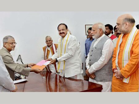 ఉపరాష్ట్రపతి ఎన్నిక రేపే: వెంకయ్య విజయం లాంఛనమేనా?