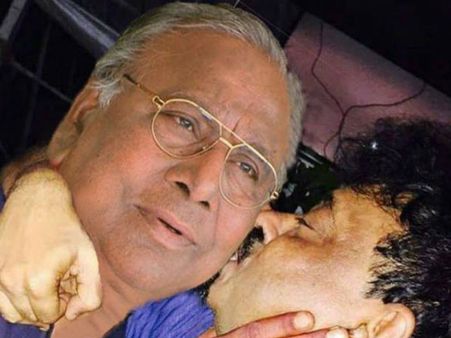 వీహెచ్‌కు వర్మ కిస్: ఫేస్‌బుక్‌లో రచ్చ, ఫోటో మామూలుగా లేదు!..