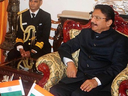 గవర్నర్ విద్యాసాగర్ రావ్ తో దినకరన్ గ్రూప్ 19 మంది ఎమ్మెల్యేలు భేటీ, టెన్షన్ టెన్షన్ !