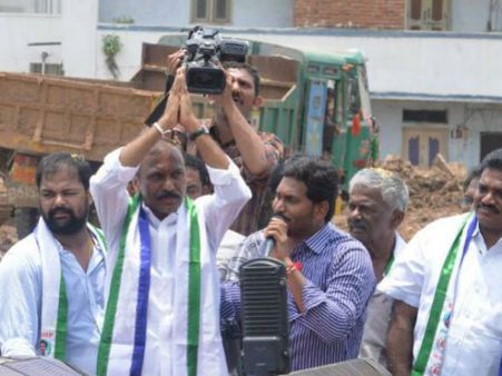 'నంద్యాలలో శిల్పా మోహన్ రెడ్డికి జగన్ దెబ్బ, బ్రహ్మానంద రెడ్డిదే గెలుపు'