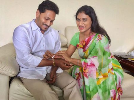 అన్నాచెల్లెళ్ల అనుబంధానికి ప్రతీక: జగన్, బాబుకు మంత్రుల రాఖీ